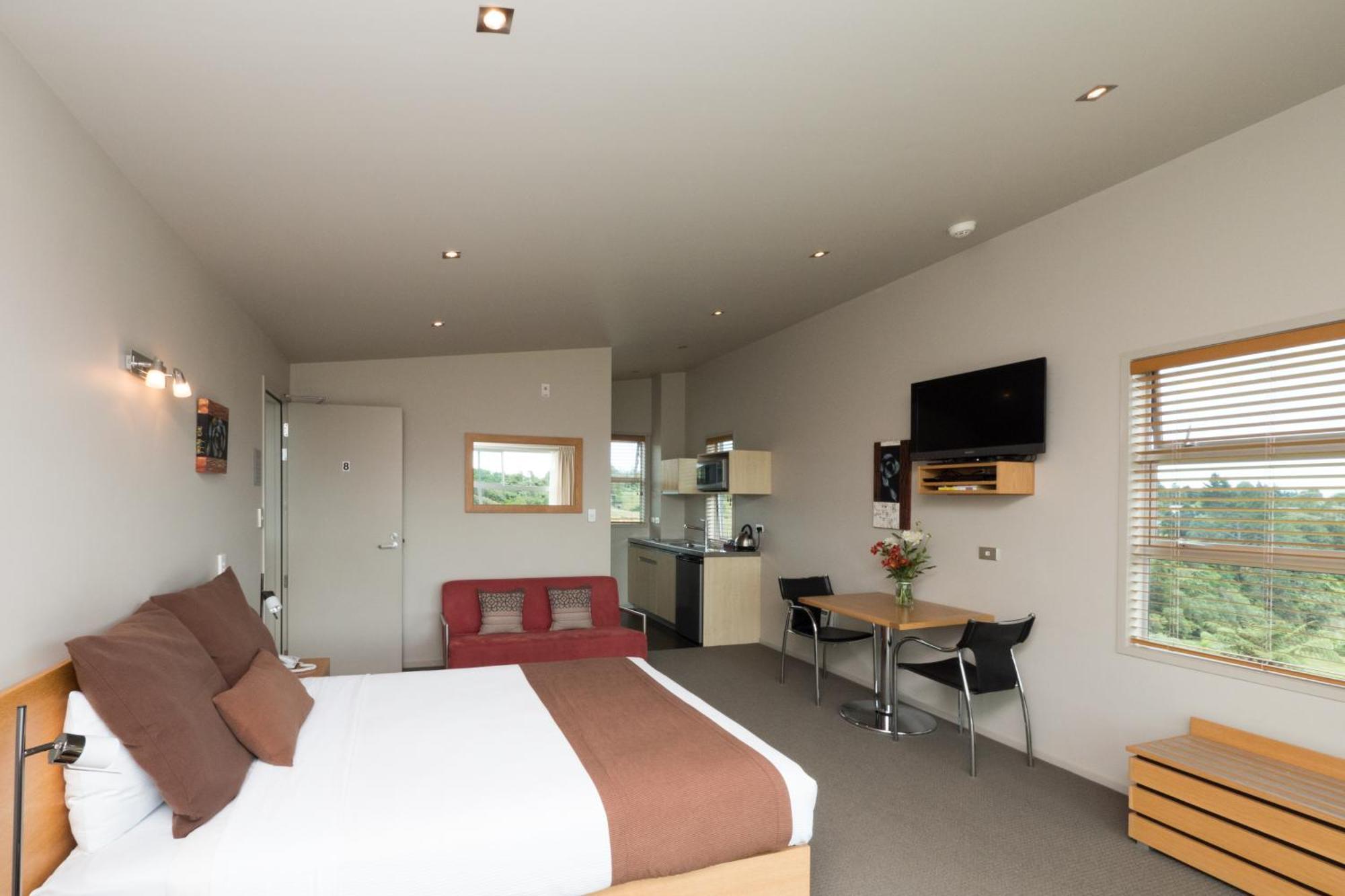 One Burgess Hill Aparthotel New Plymouth Room photo