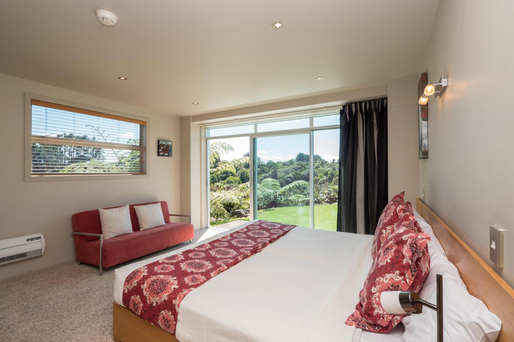 One Burgess Hill Aparthotel New Plymouth Room photo