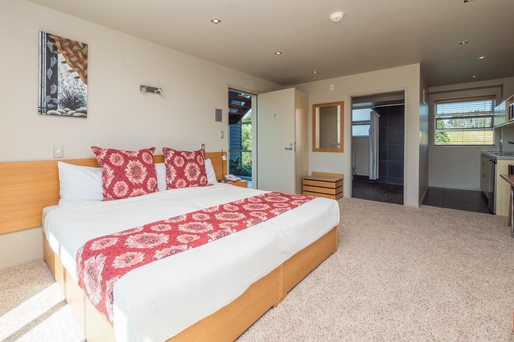 One Burgess Hill Aparthotel New Plymouth Room photo